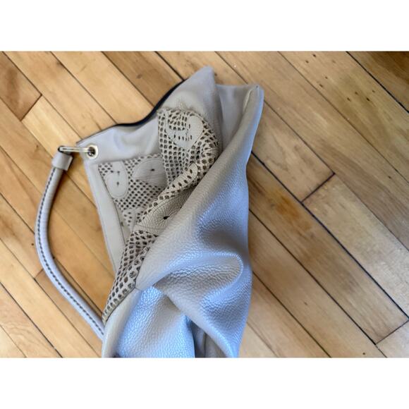 Plinio Visona floral embossed leather shoulder bag - Picture 6 of 7